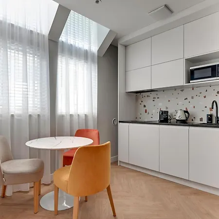 Retro Boutique By Dom & House