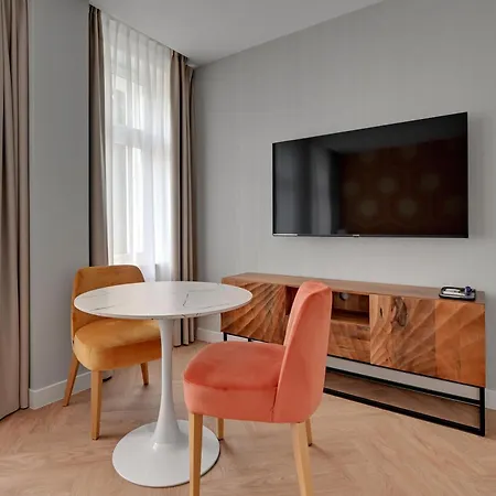 Retro Boutique By Dom & House *