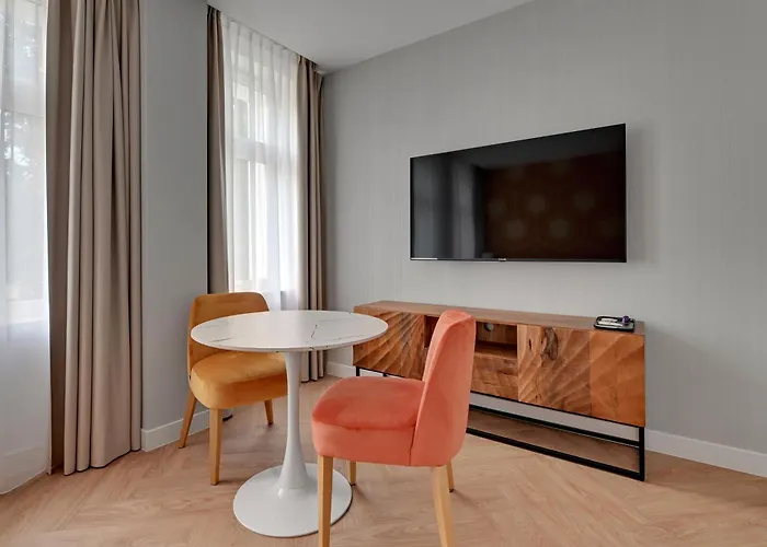 Retro Boutique By Dom & House *